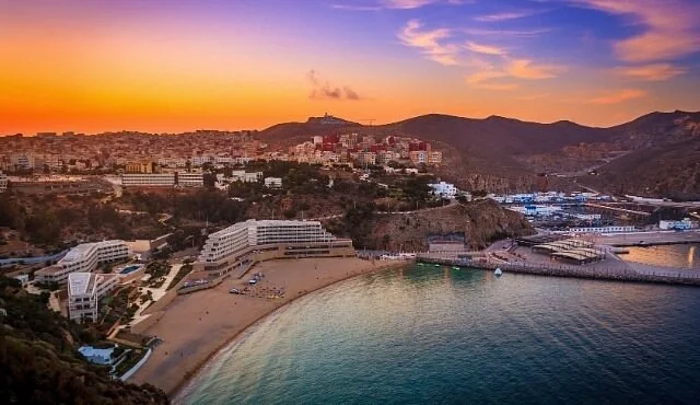 ميناء الحسيمة وساحل البحر الأبيض المتوسط