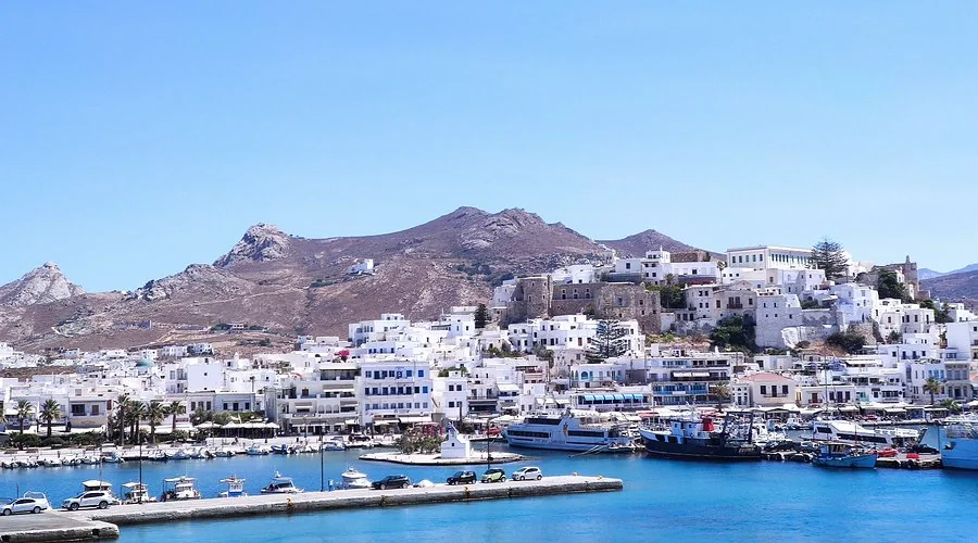 ميناء العبارات ناكسوس (كورا).