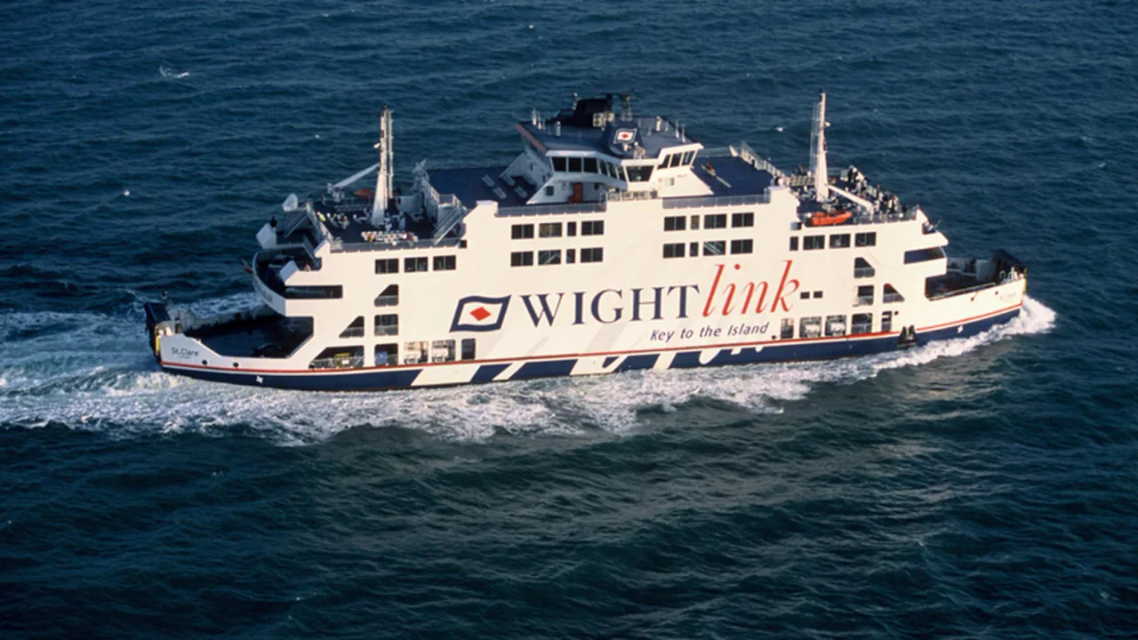 عبارة سانت كلير Wightlink في البحر