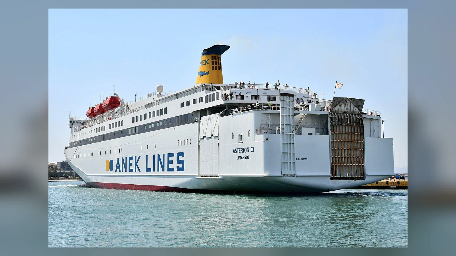 عبّارة الركاب والمركبات ANEK Lines تخدم جزيرة كريت