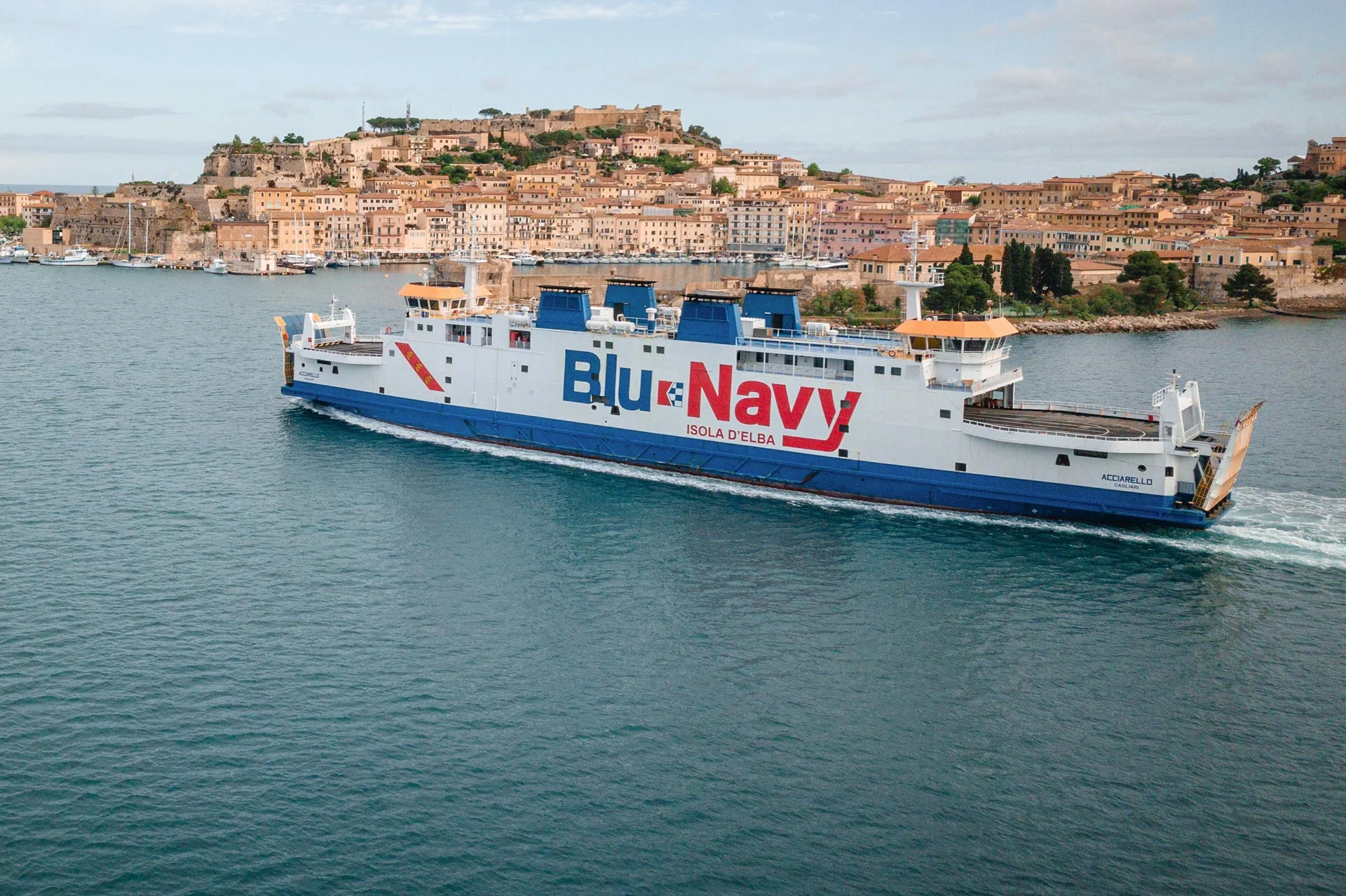 العبارة Blu Navy تبحر بعد بورتوفيرايو على إلبا