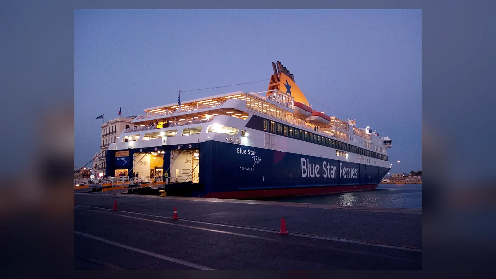 سفينة Blue Star Ferries تشغّل الخط من بيرايوس إلى ليمنوس