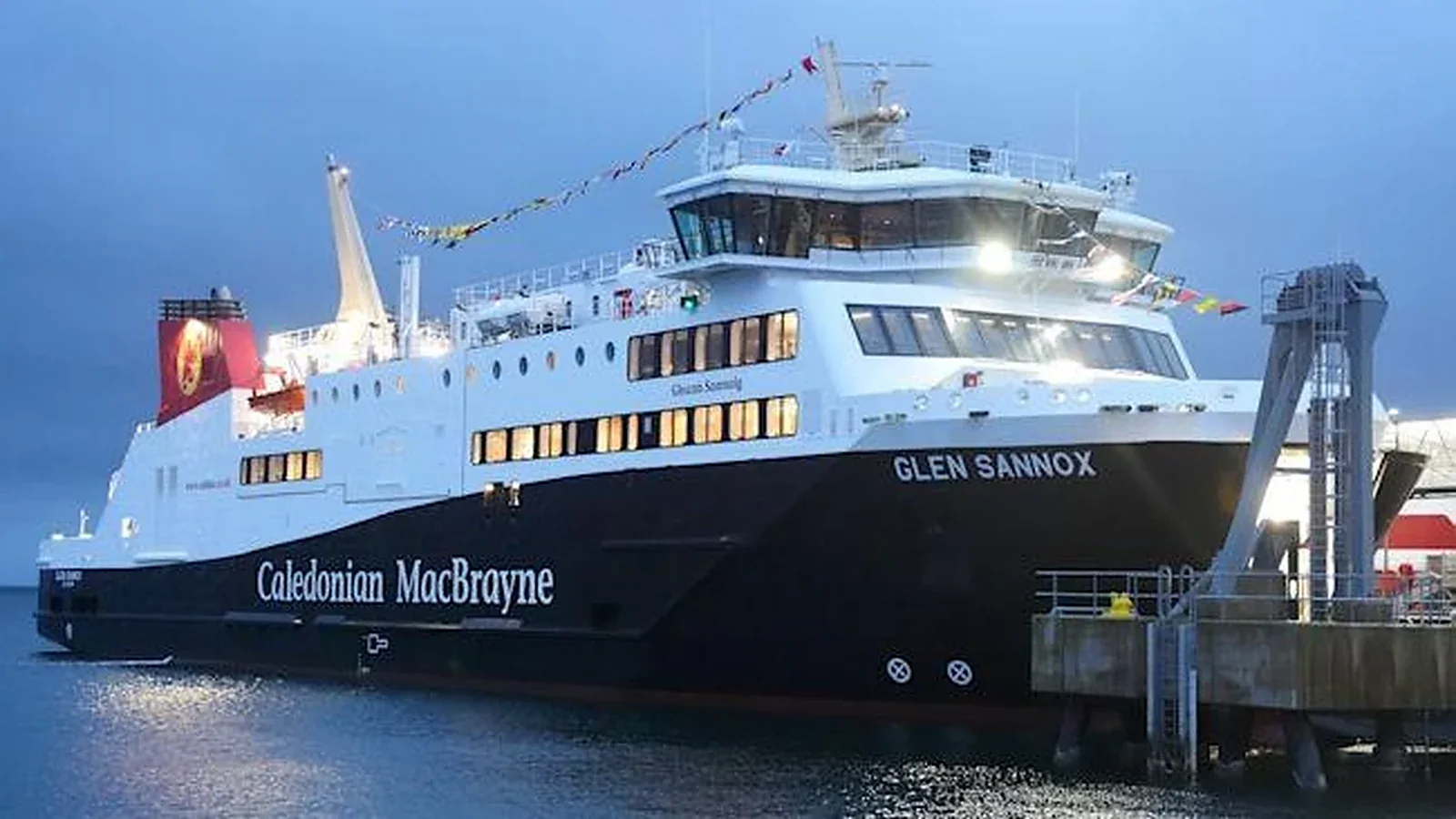 تخدم عبارة CalMac أولابول إلى ستورنواي