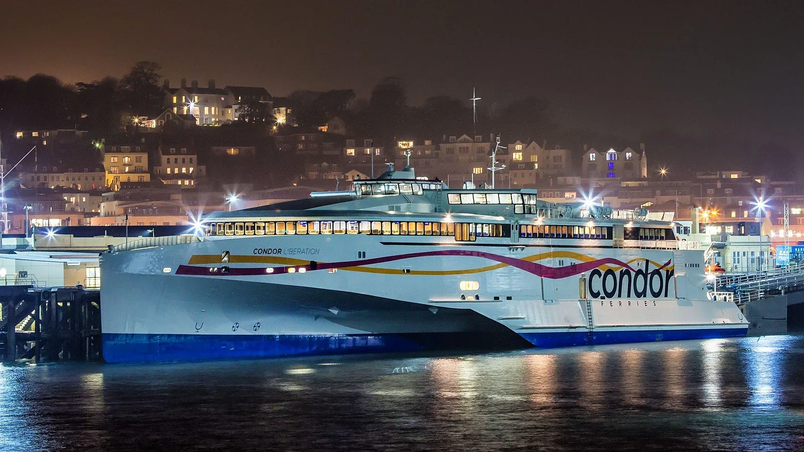عبّارة الركاب Condor Ferries التي تخدم بول إلى غيرنسي