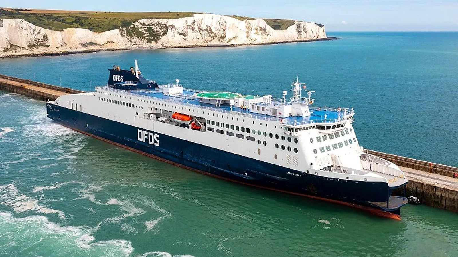 عبّارة الركاب والمركبات DFDS التي تخدم طرق بحر البلطيق