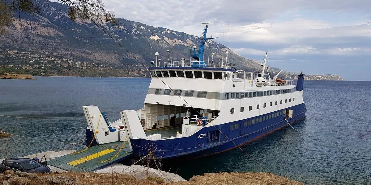 عبّارة الركاب والمركبات من Pesada، Kefalonia إلى طريق أجيوس نيكولاوس، زاكينثوس