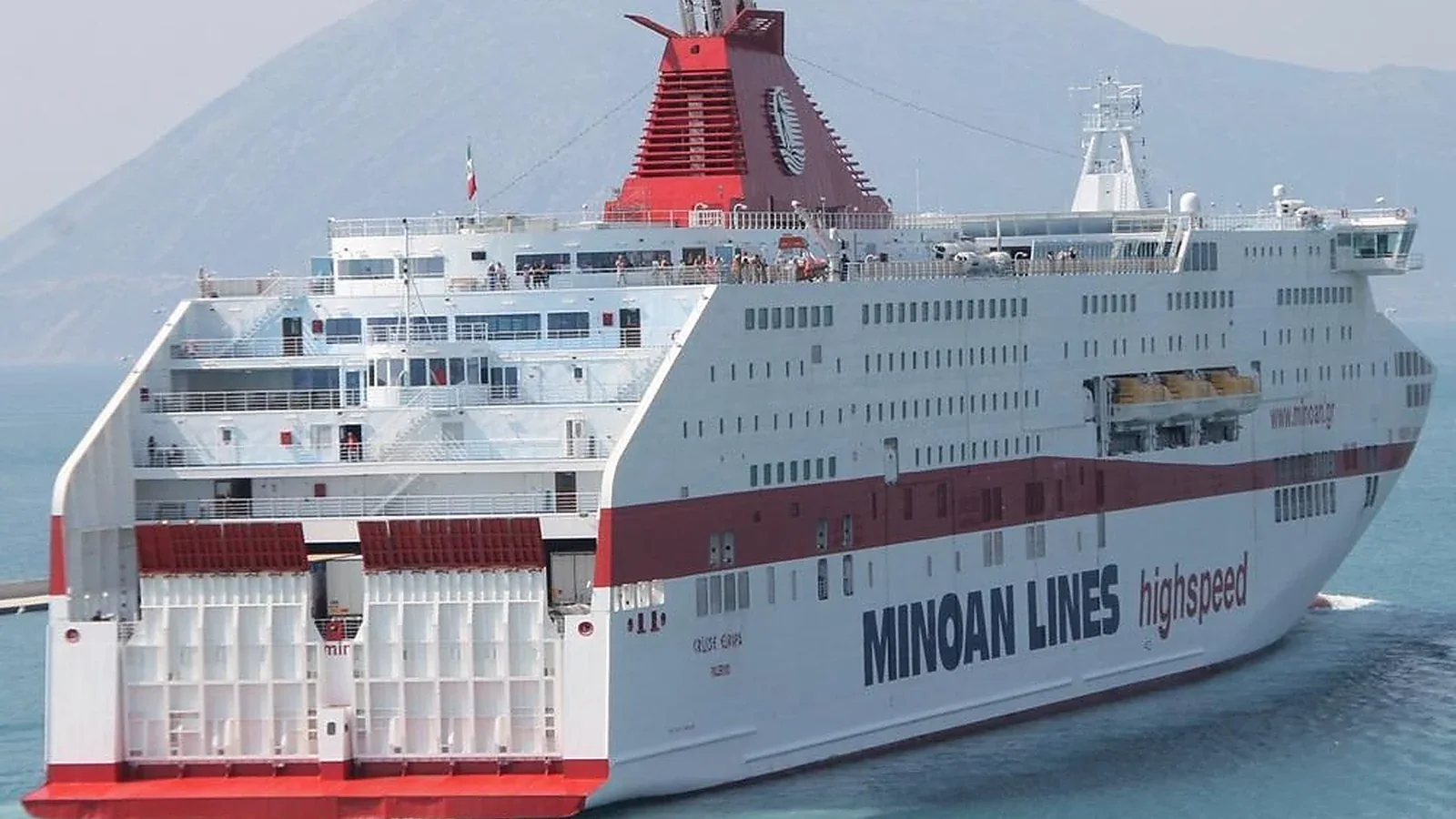 عبارة Minoan Lines للركاب والعربات