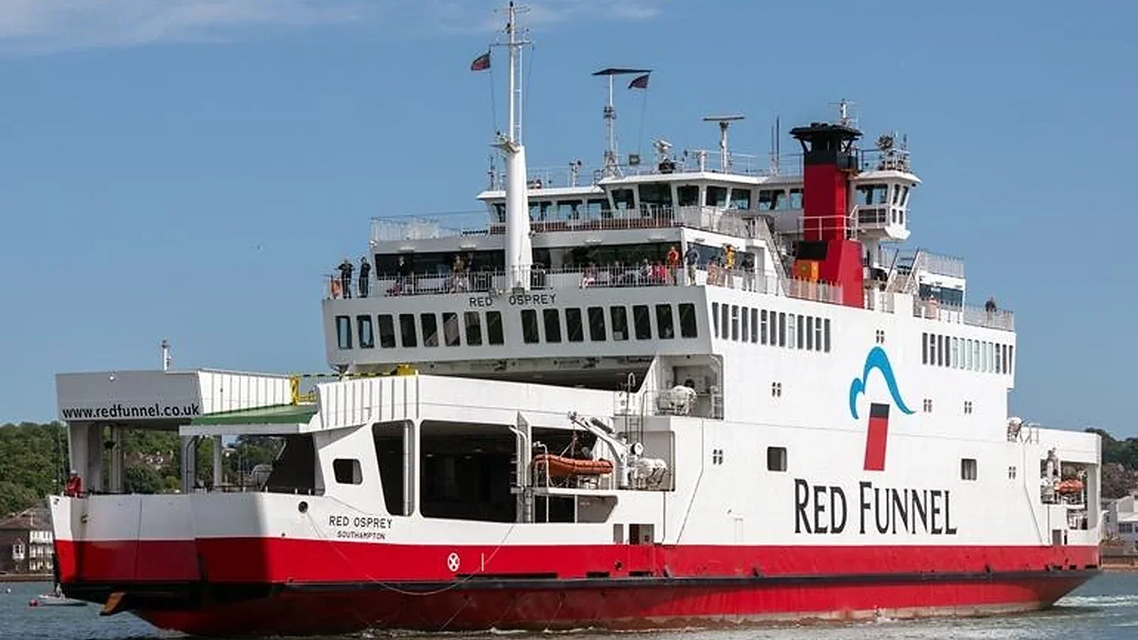 عبارة Red Funnel للركاب والعربات